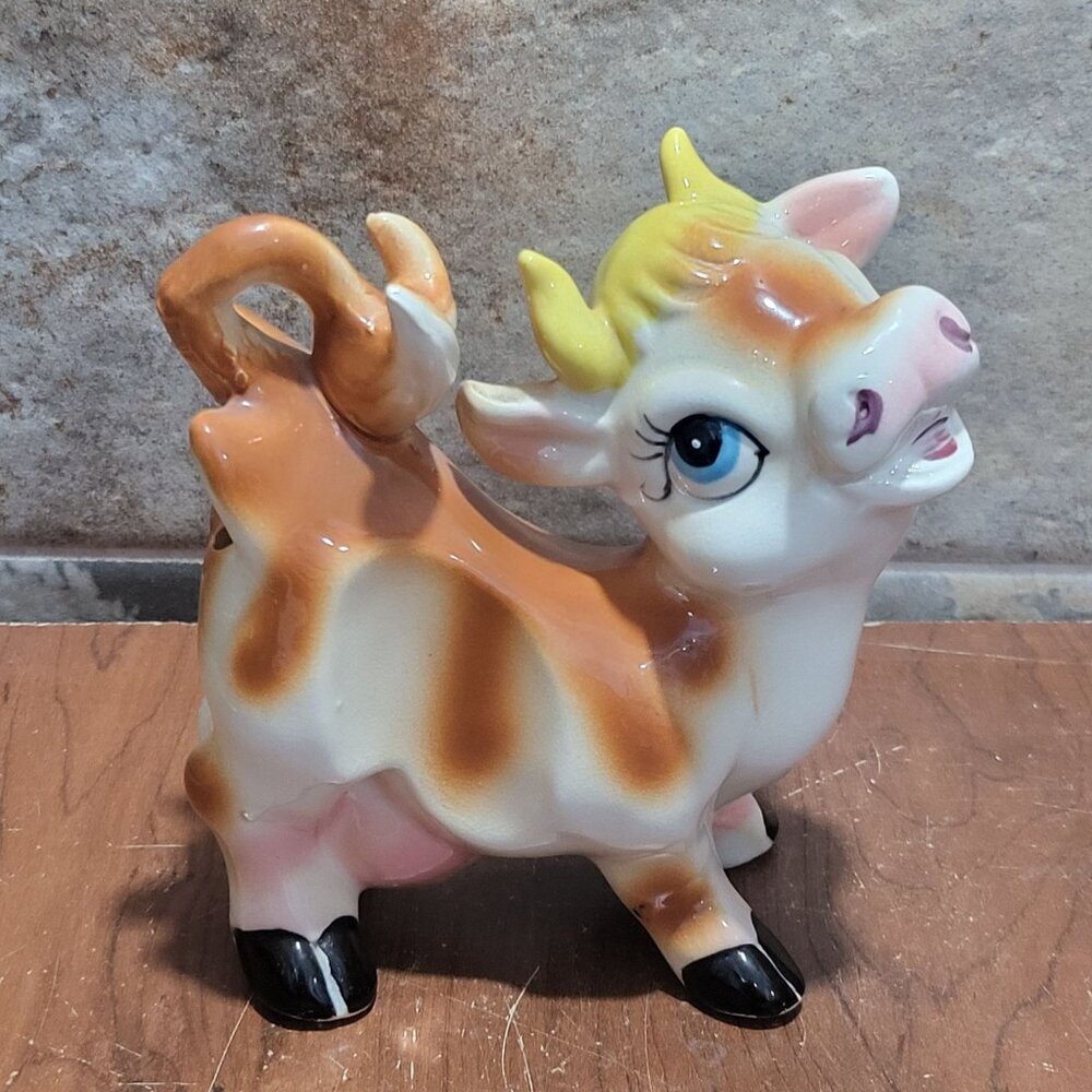 Vintage Betsy Cow Ceramic Figurine Paintbrush Chopstick Holder